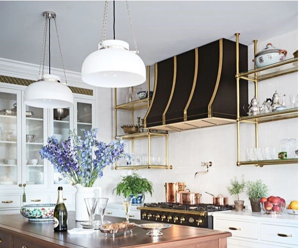 Люстри-підвіси на кухні