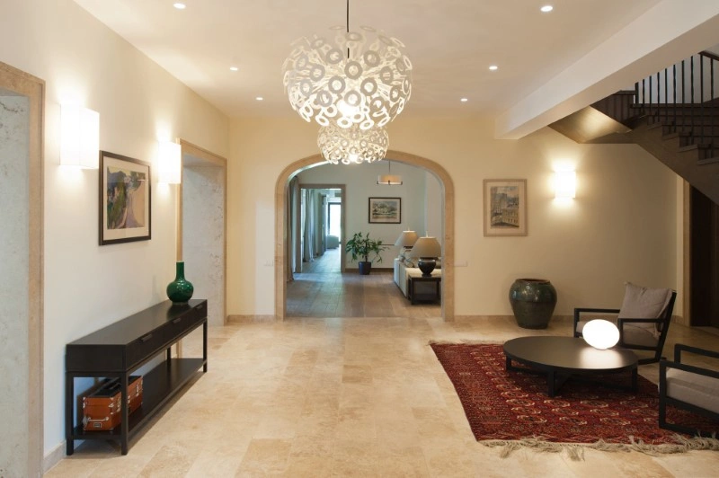 Люстра у вітальні