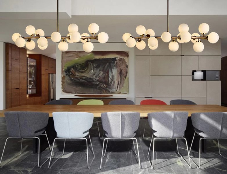 Люстра молекула над столом